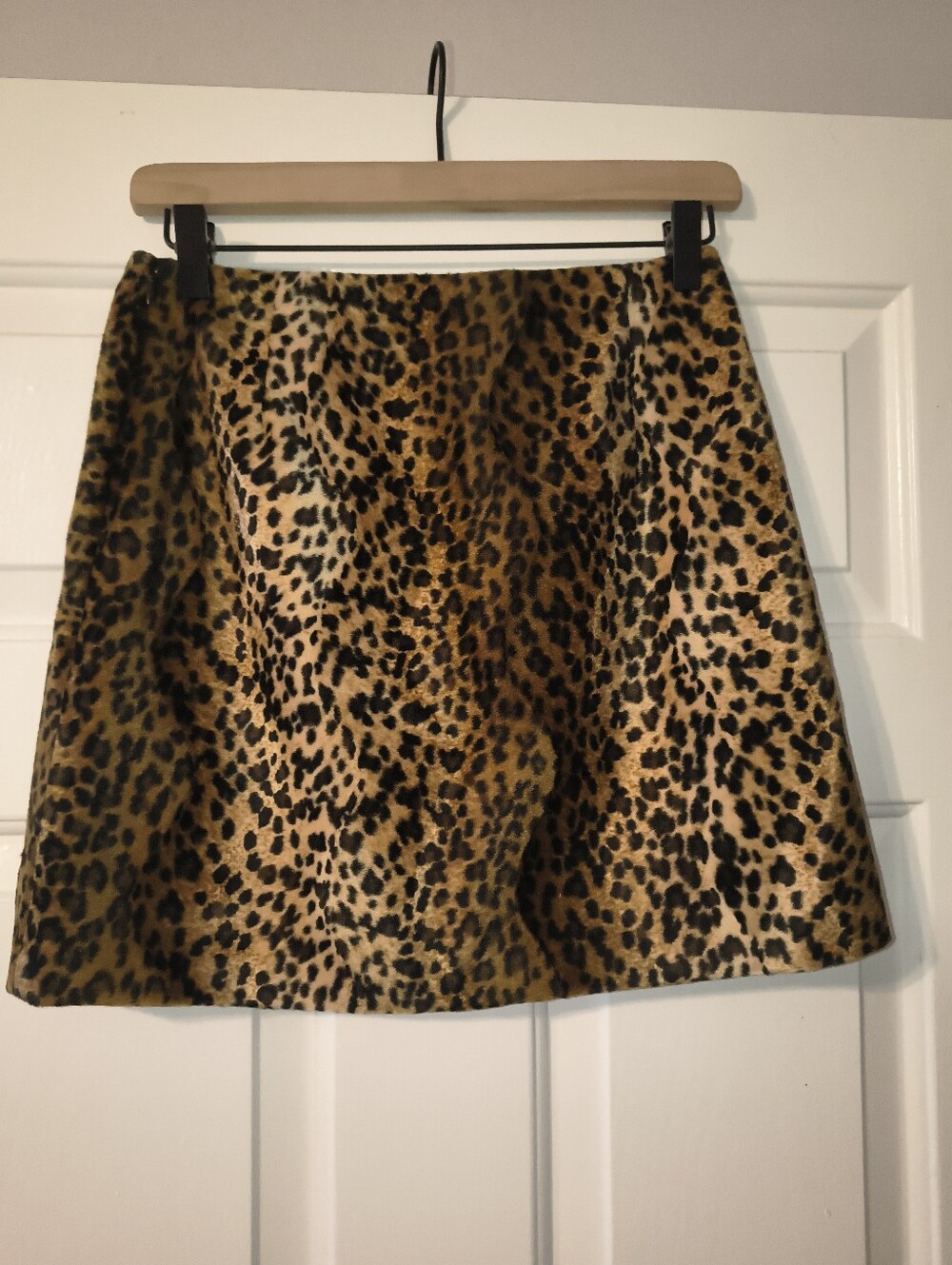 Hugo Buscati Collection leopard print skirt, size 4